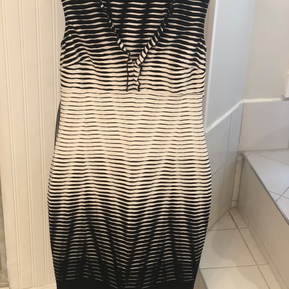 NWT Joseph Ribkoff Stretch Medium Black and White Classic Dress - Picture 2 of 5